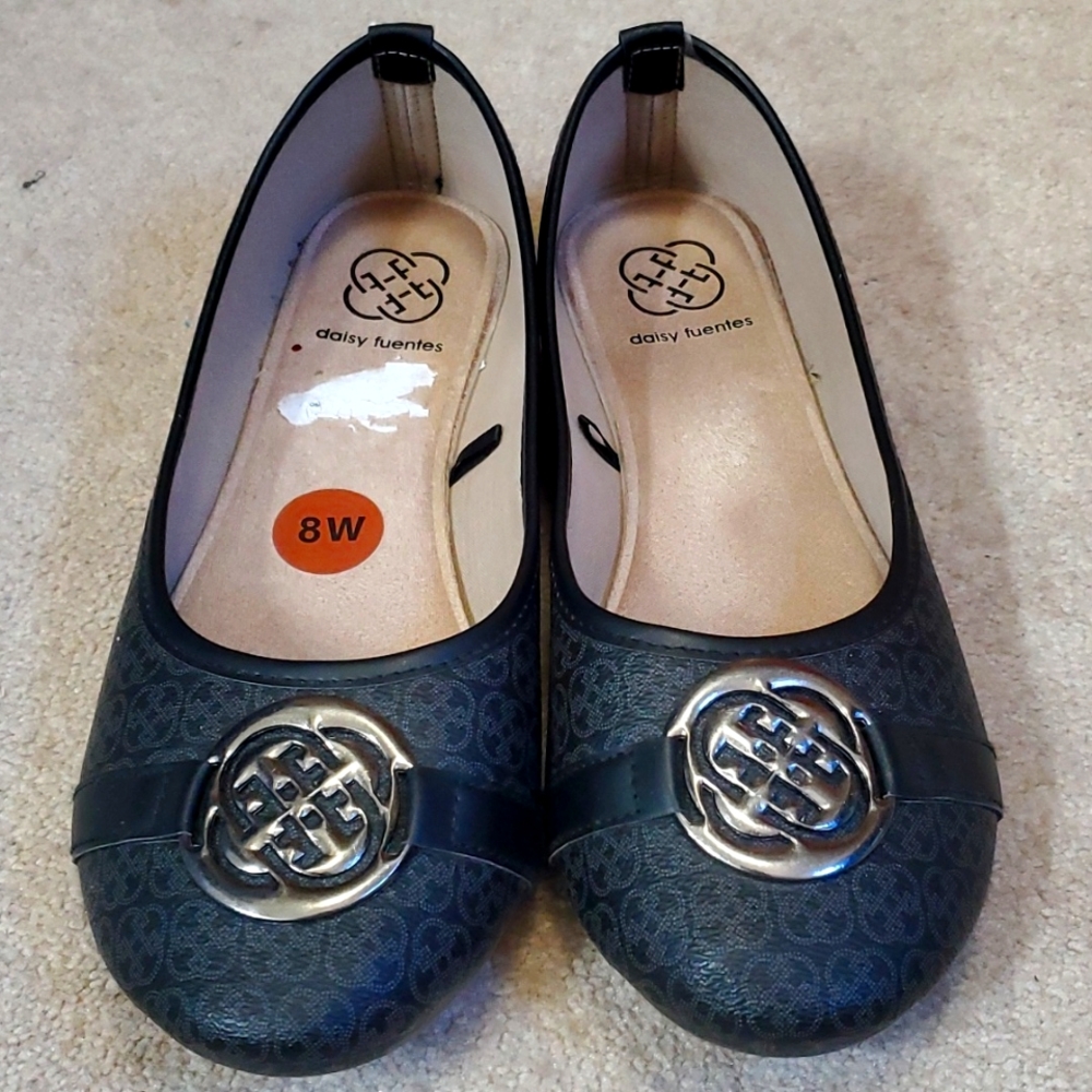 Black Daisy Fuentes Size 8 flats